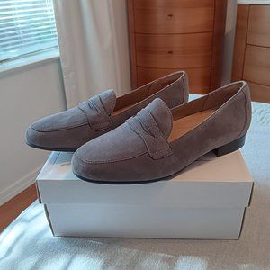Clark's Women's Unstructured UN Blush/Dark Grey Suede Loafers - Size 6.5W